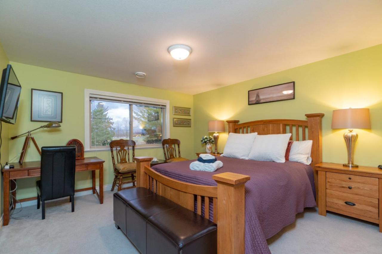 Cedar Manor Bed And Breakfast Pitt Meadows Exterior photo