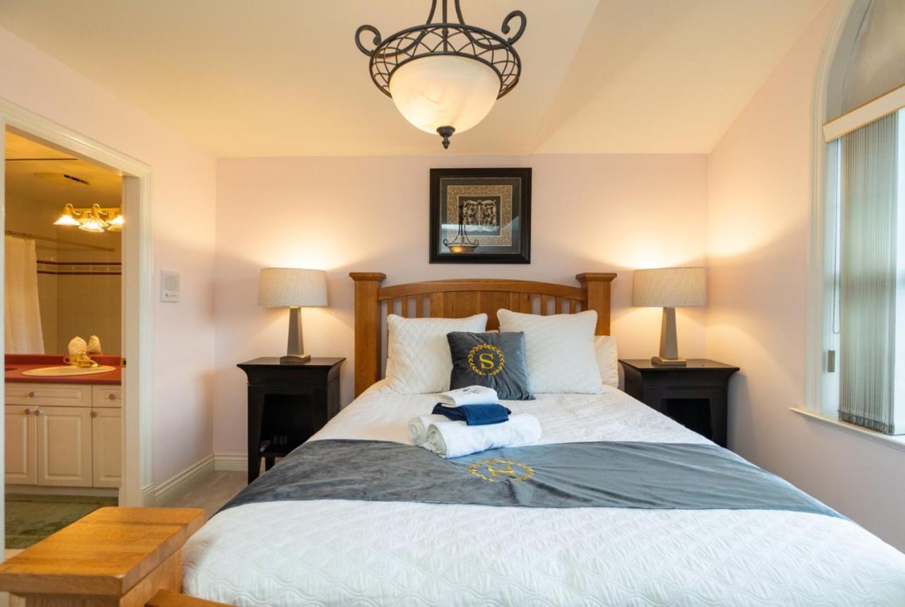 Cedar Manor Bed And Breakfast Pitt Meadows Exterior photo