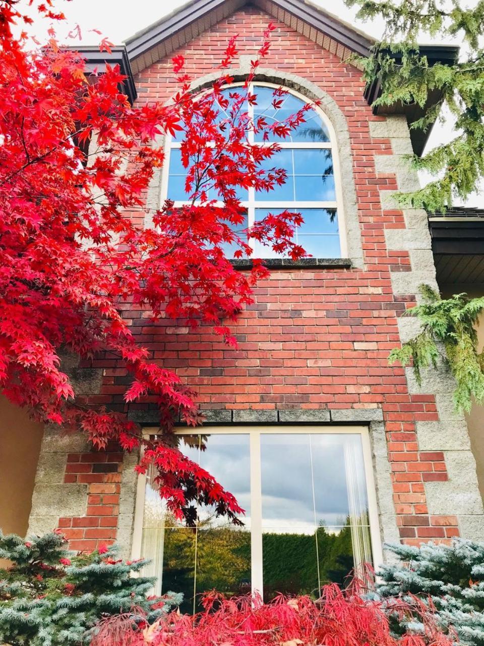 Cedar Manor Bed And Breakfast Pitt Meadows Exterior photo